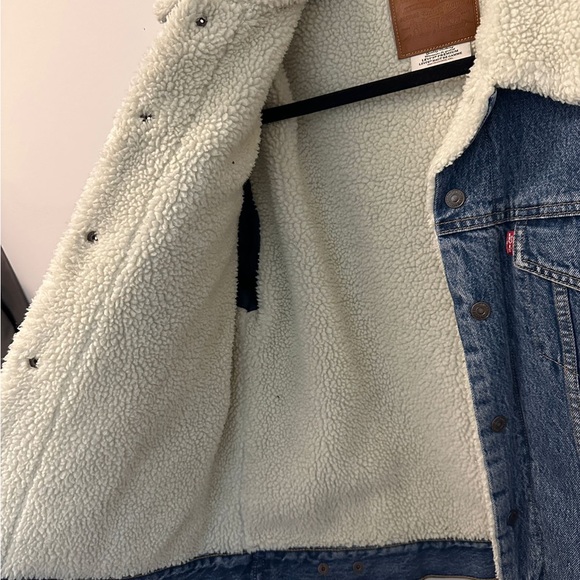 Women’s Levis Boyfriend Sherpa Denim Jacket - Medium - Picture 6 of 6